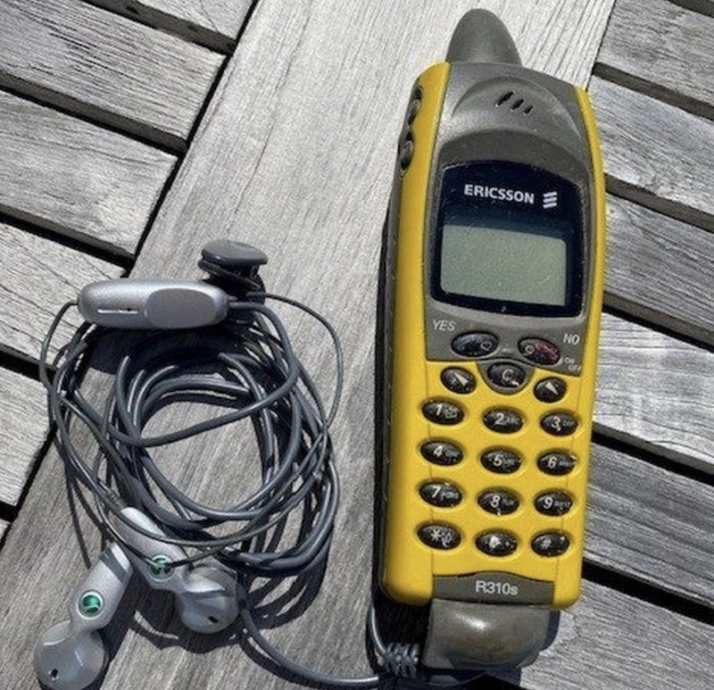 En Ericsson R310S såldes för strax över 6 000 kronor på köp- och säljsajten Tradera 2023. Foto: Tradera En Ericsson R310S såldes för strax över 6 000 kronor på köp- och säljsajten Tradera 2023. Foto: Tradera